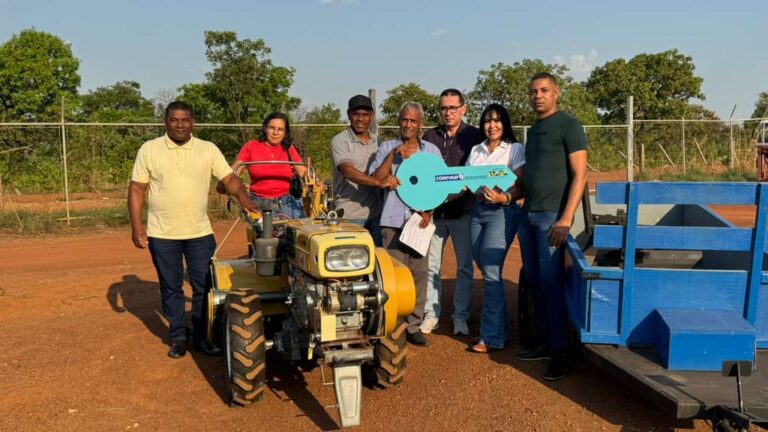 janad-valcari-entrega-equipamentos-agricolas-para-associacao-em-lavandeira