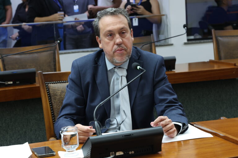 tocantinopolis:-deputado-dr.-danilo-alencar-solicita-melhorias-em-escola-indigena