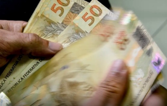 Por unanimidade, Senado aprova isentar IR para quem ganha até RS 5 mil por-unanimidade,-senado-aprova-isentar-ir-para-quem-ganha-ate-rs-5-mil