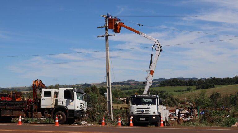 copel-trabalha-para-restabelecer-energia-neste-domingo-no-parana