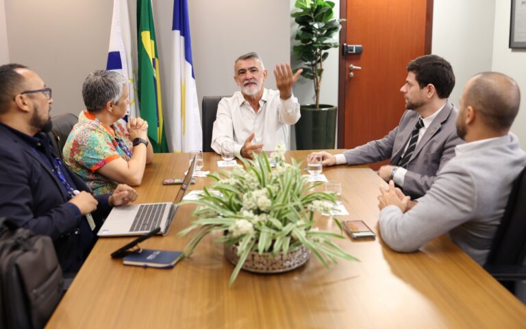 aleto-discute-ampliacao-da-telefonia-movel-em-reuniao-com-representantes-da-anatel