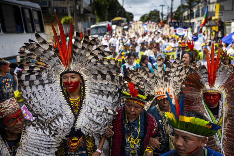 Marcha histórica, dívida climática e mais entraves; veja como foi 6º dia da COP30 marcha-historica,-divida-climatica-e-mais-entraves;-veja-como-foi-6o-dia-da-cop30