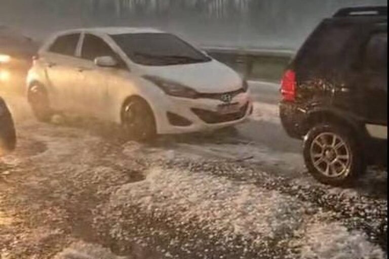 mulher-morre-apos-carro-ser-arrastado-por-enchente-em-hortolandia-(sp)