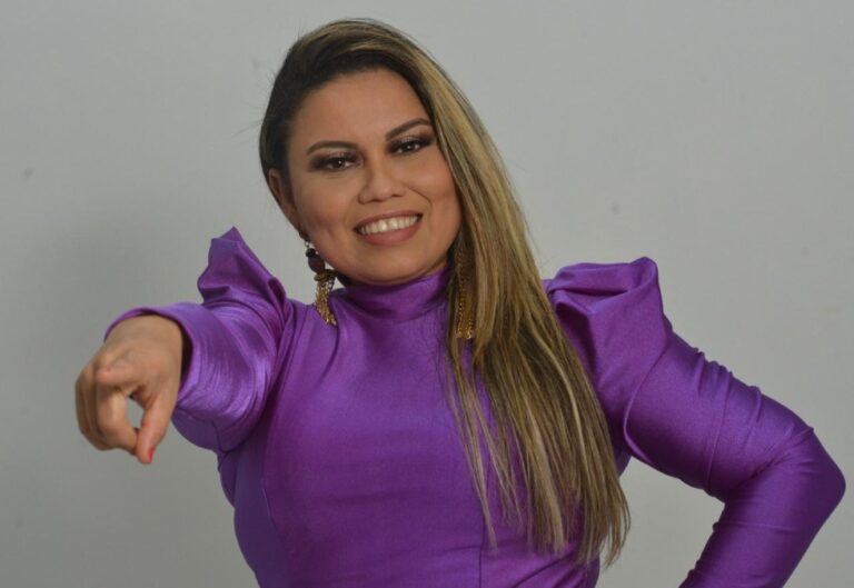 cantora-tocantinense-herda-talento-do-pai-e-faz-sucesso-nos-palcos