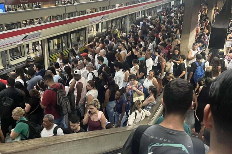 falha-eletrica-na-linha-11-coral-da-cptm-permanece-e-atrapalha-passageiros
