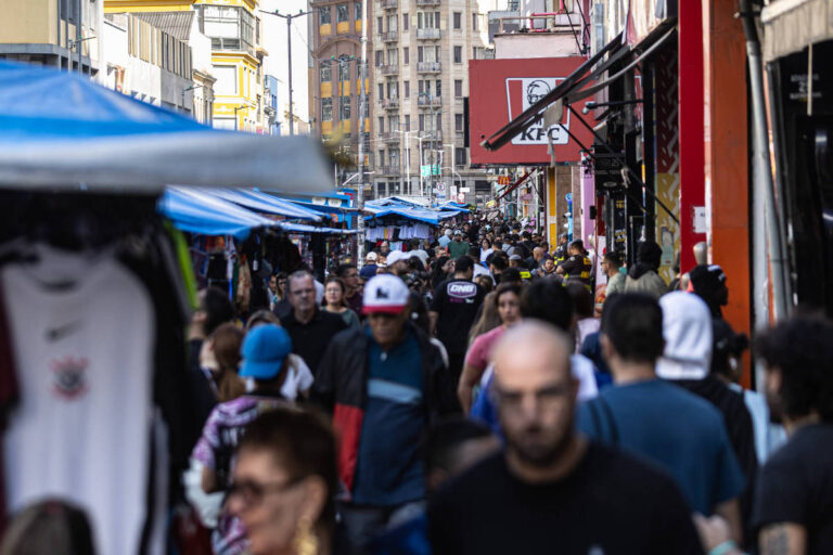 desemprego-fica-em-5,4%-ate-outubro-e-bate-menor-taxa-da-serie-historica