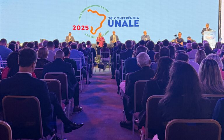 delegacao-de-deputados-do-tocantins-discute-conectividade-e-inovacao-na-28a-conferencia-da-unale