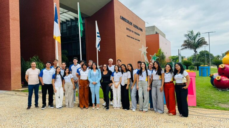 Estudantes da Escola Estadual Liberdade visitam Aleto por meio de projeto de Janad Valcari estudantes-da-escola-estadual-liberdade-visitam-aleto-por-meio-de-projeto-de-janad-valcari