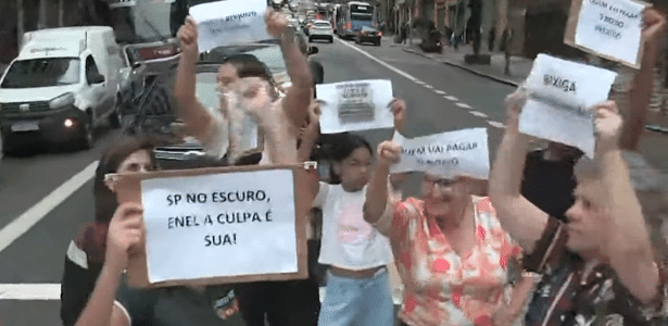 Populares fazem protesto contra a falta de luz em SP: ‘Enel, a culpa é sua’ populares-fazem-protesto-contra-a-falta-de-luz-em-sp:-‘enel,-a-culpa-e-sua’