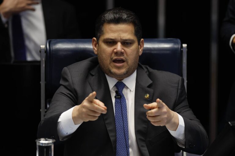 senado-aprova-reducao-de-penas-que-beneficia-bolsonaro-em-derrota-do-governo-lula