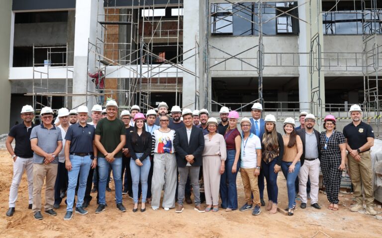 Diretores conhecem detalhes das futuras instalações da expansão da Aleto diretores-conhecem-detalhes-das-futuras-instalacoes-da-expansao-da-aleto