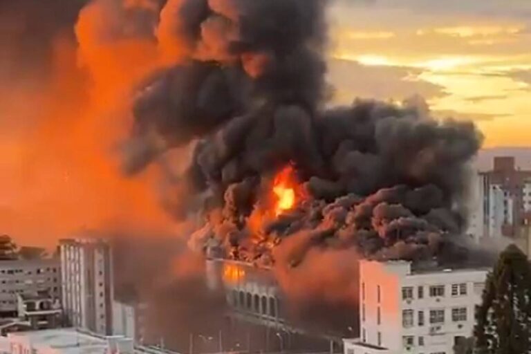 incendio-atinge-colegio-centenario-no-centro-de-santa-maria-(rs);-veja-video