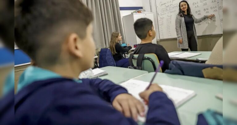 Governo Federal reajusta salário dos professores para R$ 5.130,63 governo-federal-reajusta-salario-dos-professores-para-r$-5.130,63