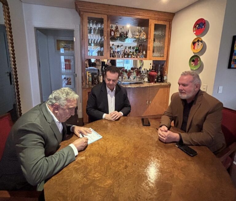 filiacao-de-carlesse-ao-psd-sela-tregua-com-laurez-e-redesenha-disputa-no-tocantins