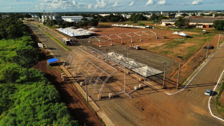 prefeitura-intensifica-preparacao-da-area-e-montagem-da-estrutura-do-carnaval-de-gurupi-2026