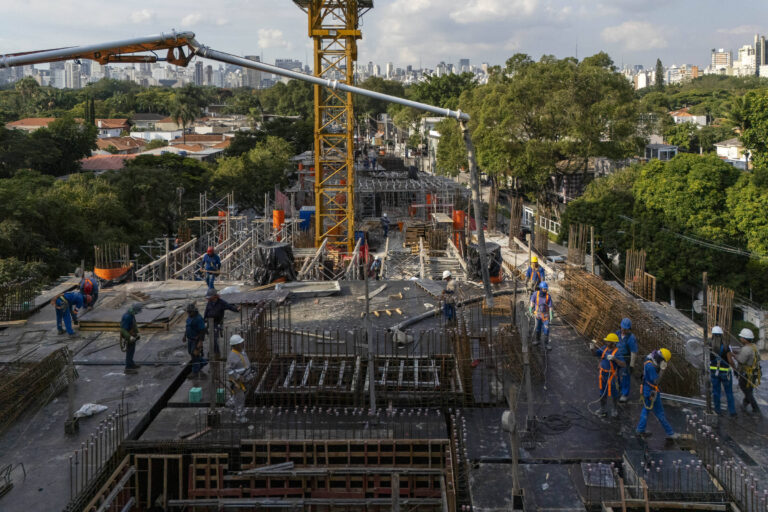 Construção civil prevê crescer 2% em 2026 com corte de juros e crédito maior construcao-civil-preve-crescer-2%-em-2026-com-corte-de-juros-e-credito-maior