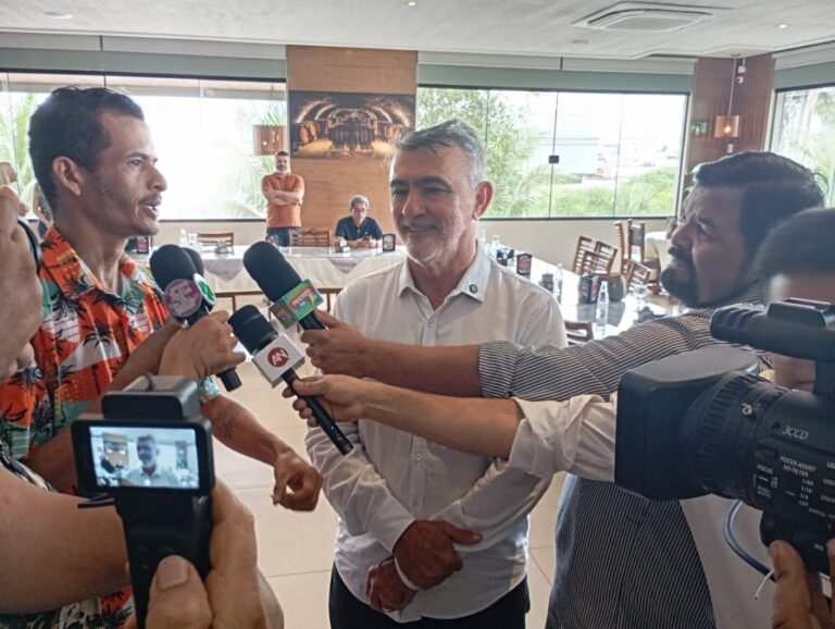 amelio-cayres-recebe-imprensa-de-araguaina-e-nao-esconde-desejo-de-disputar-o-governo