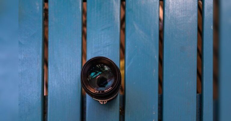 Jornalista é preso por esconder câmera no banheiro feminino da própria empresa jornalista-e-preso-por-esconder-camera-no-banheiro-feminino-da-propria-empresa