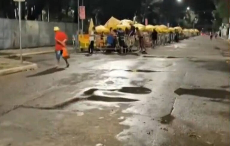 prefeitura-de-sao-paulo-e-ambev-sao-notificadas-por-fila-de-ambulantes-no-carnaval-de-rua
