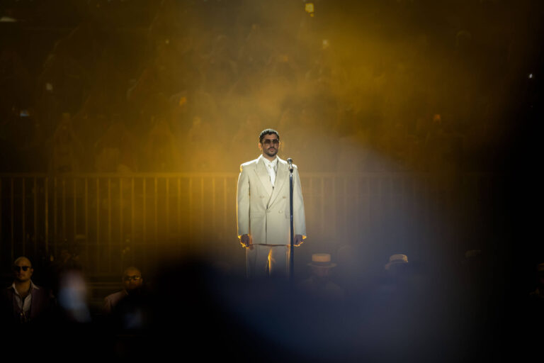 bad-bunny-faz-festa-com-salsa-em-sao-paulo-e-convida-brasil-a-assumir-a-latinidade