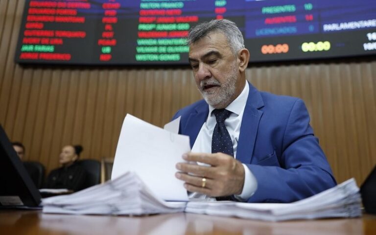 Presidente Amélio Cayres antecipa cronograma e nomeia 22 aprovados no concurso da Aleto presidente-amelio-cayres-antecipa-cronograma-e-nomeia-22-aprovados-no-concurso-da-aleto