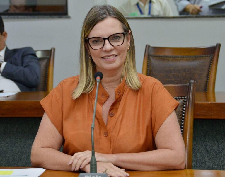 Claudia Lelis e Auri Wulange intensificam luta por pavimentação de rodovias no Bico do Papagaio* claudia-lelis-e-auri-wulange-intensificam-luta-por-pavimentacao-de-rodovias-no-bico-do-papagaio*