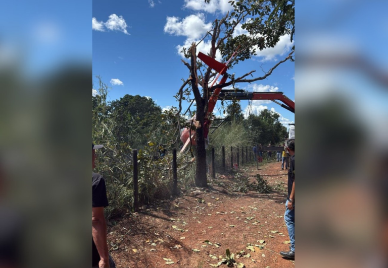 Helicóptero da dupla Henrique e Juliano cai em fazenda no Tocantins helicoptero-da-dupla-henrique-e-juliano-cai-em-fazenda-no-tocantins