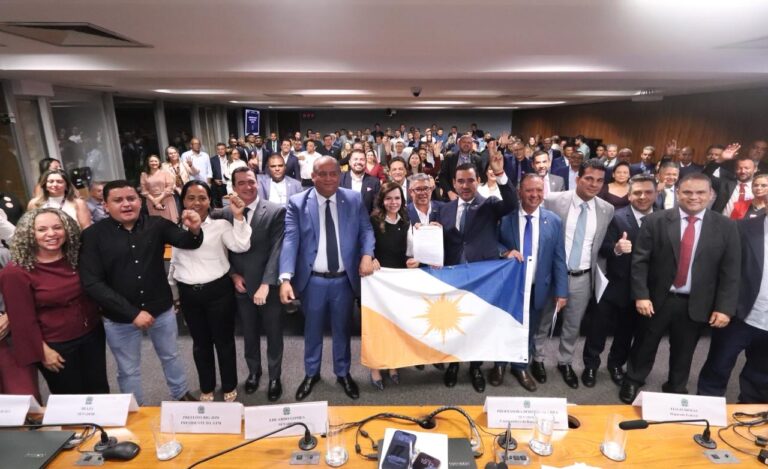 Na Marcha dos Municípios, Eduardo Gomes reúne prefeitos e consolida apoios à reeleição ao Senado na-marcha-dos-municipios,-eduardo-gomes-reune-prefeitos-e-consolida-apoios-a-reeleicao-ao-senado