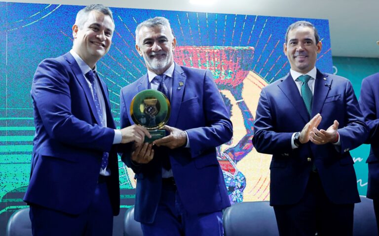 Presidente da Aleto é homenageado durante abertura da programação do Dia da Defensoria Pública presidente-da-aleto-e-homenageado-durante-abertura-da-programacao-do-dia-da-defensoria-publica