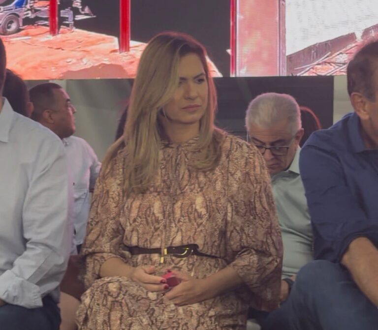 Nos bastidores da inauguração da Unitins, um nome começa a ecoar para 2028 em Dianópolis nos-bastidores-da-inauguracao-da-unitins,-um-nome-comeca-a-ecoar-para-2028-em-dianopolis