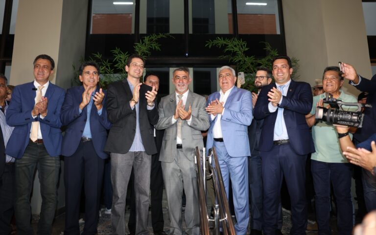 Deputados ressaltam trabalho de Amélio na inauguração de novo prédio deputados-ressaltam-trabalho-de-amelio-na-inauguracao-de-novo-predio