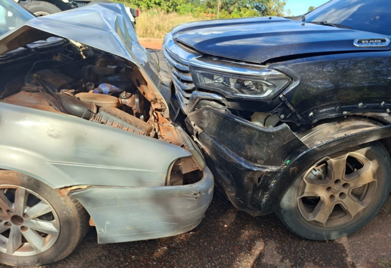Acidente envolvendo motocicleta e dois carros deixa um morto na BR-153 acidente-envolvendo-motocicleta-e-dois-carros-deixa-um-morto-na-br-153