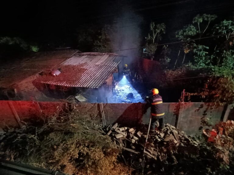 queimada-de-folhas-sai-de-controle-e-destroi-parte-de-residencia-em-gurupi