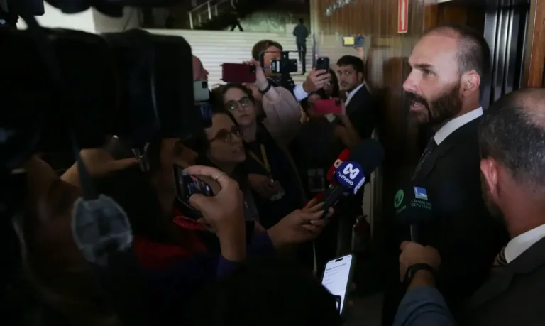 stf-condena-eduardo-bolsonaro-a-inelegibilidade-e-a-4-anos-de-prisao
