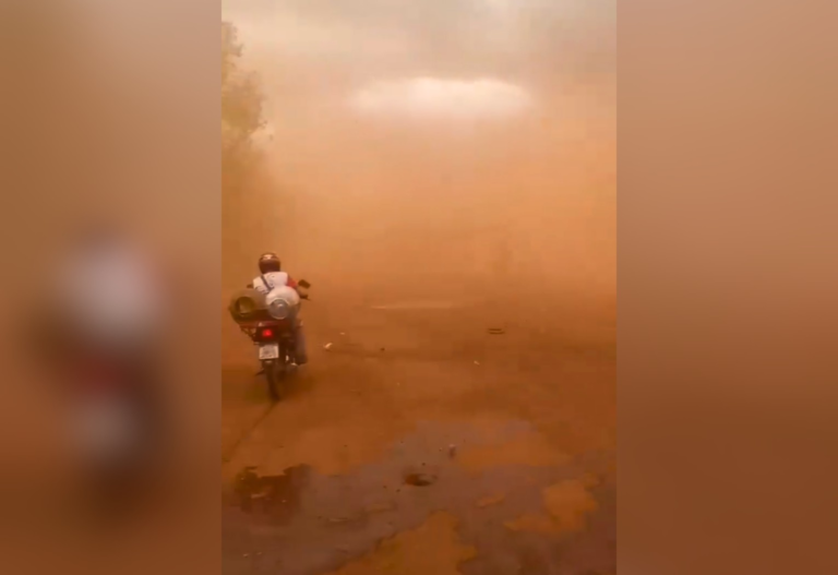 Vento forte e nuvem de poeira gigante são registrados no interior do TO; VÍDEO vento-forte-e-nuvem-de-poeira-gigante-sao-registrados-no-interior-do-to;-video