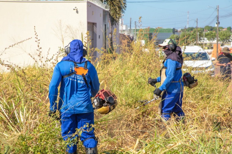 Araguaína começa limpeza de lotes baldios, mas cobrará serviço no IPTU; multa é de R$ 300 araguaina-comeca-limpeza-de-lotes-baldios,-mas-cobrara-servico-no-iptu;-multa-e-de-r$-300