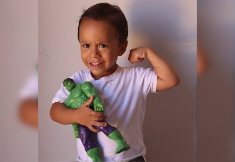 video-mostra-menino-de-tres-anos-se-recusando-a-ir-para-casa-do-pai-antes-de-morrer:-'ele-me-bate'
