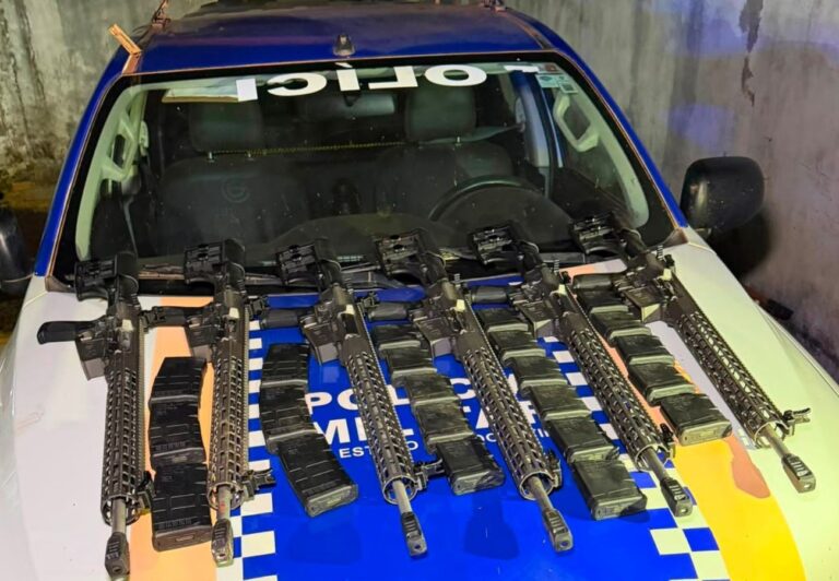 fuzis-sao-encontrados-dentro-de-carro-apos-capotamento-no-to