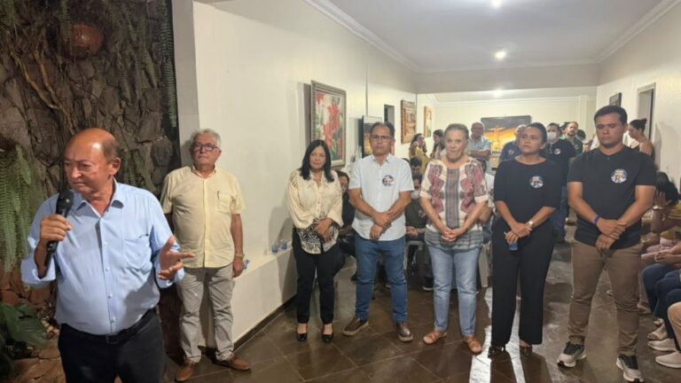 Lázaro Botelho anuncia desistência por vaga na Câmara e declara apoio a Lucas Campelo lazaro-botelho-anuncia-desistencia-por-vaga-na-camara-e-declara-apoio-a-lucas-campelo