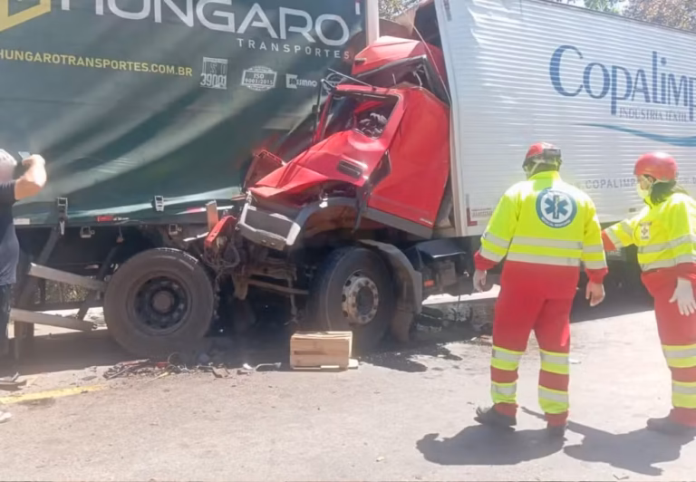 No Sul do Tocantins, acidente entre caminhões deixa um morto e dois feridos na BR-153 no-sul-do-tocantins,-acidente-entre-caminhoes-deixa-um-morto-e-dois-feridos-na-br-153